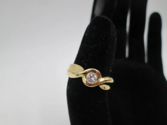 Solitario mujer lazo. Oro amarillo 18k. Diamante brillante 0,25 quilates Solitario mujer lazo. Oro amarillo 18k. Diamante brillante 0,25 quilates